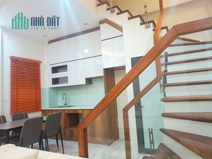 BÁN NHÀ 5T - SỔ RIÊNG - GẦN P XUÂN LA NỘI THẤT TIỀN TỶ GẦN Ô TÔ ĐỖ NHỈNH 4 TỶ