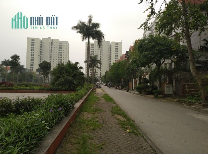 Bác Hoàng bán biệt thự view hồ KĐT Cầu Bươu cạnh The Manor 128m2 chỉ 15.99 tỷ. 0989.62.6116