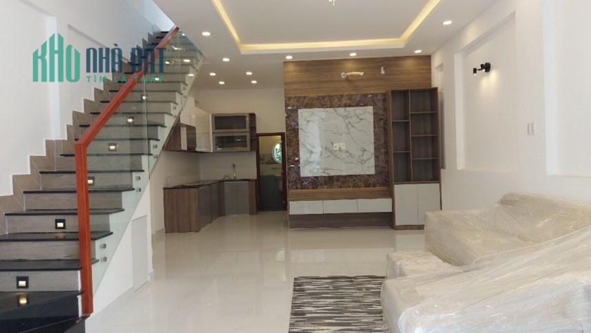 NHÀ MỚI 2 TẦNG, NGAY CHỢ THỦ ĐỨC , HẺM XE TẢI , XE HƠI ĐẬU NGÀY ĐÊM,  CHỈ KÉO VALI VÀO Ở, BỀ NGANG