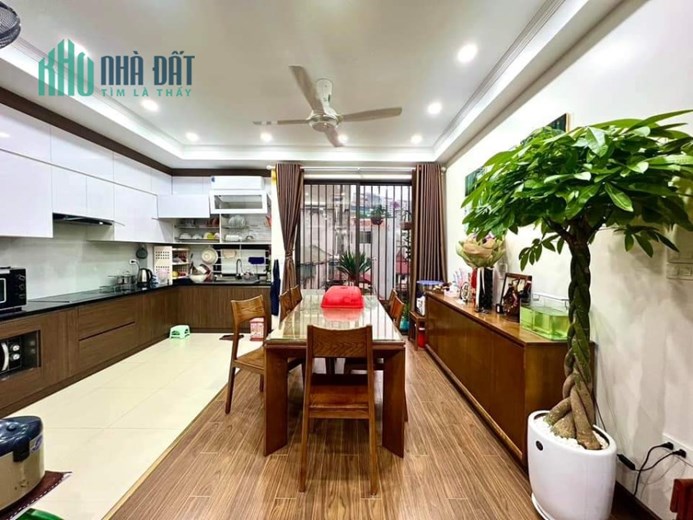 BÁN NHÀ NGỌC THỤY VỈA HỀ, Ô TÔ TRÁNH DT 47M  4 TẦNG GIÁ 3,65 TỶ NHÀ ĐẸP, GIÁ MỀM.