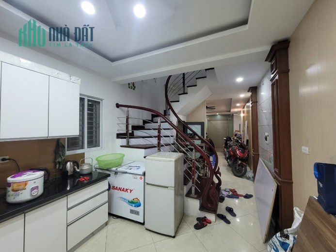 HOT !!! XEM NGAY  nhà Trần Duy Hưng Cầu Giấy 50m2, 6 tầng LÔ GÓC NGÕ THÔNG THOÁNG chỉ 8.8 tỷ
