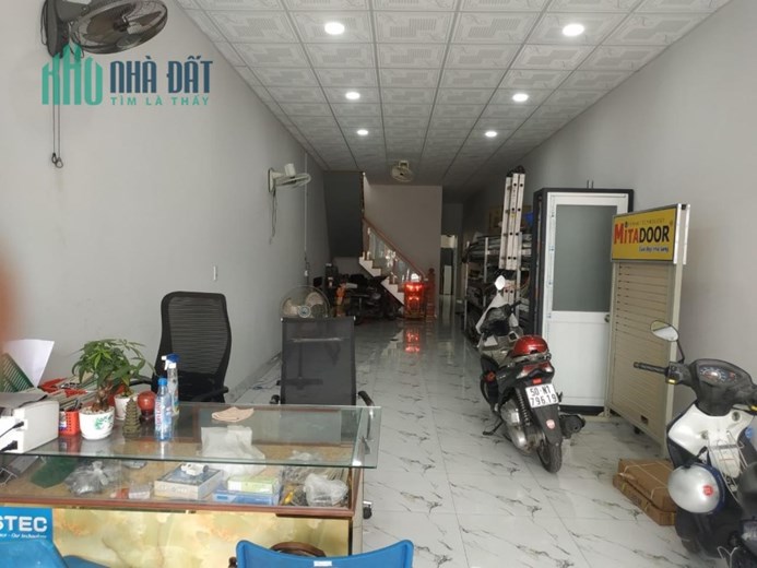 Chính chủ bán nhà mặt tiền kinh doanh đường  tỉnh lộ 10, 120m2 chỉ 10.8 tỷ, lề 4m