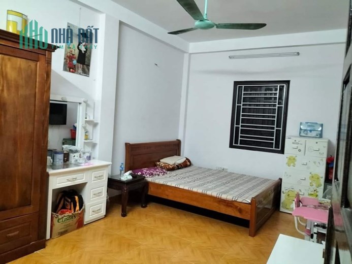 Bán nhà Phạm Ngọc Thạch Đống Đa 48m 3 tầng 3 ngủ vài bước chân ra ô tô tránh   nhỉnh 3 tỷ sổ cc lh