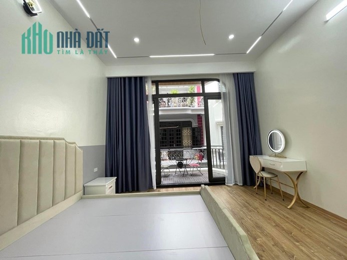 Bán nhà Nguyễn Phong Sắc, 45m2, MT 6,5m, Giá chỉ 11 tỷ 2, Vỉa hè ô tô tránh, Vị trí đắc địa, KDVP