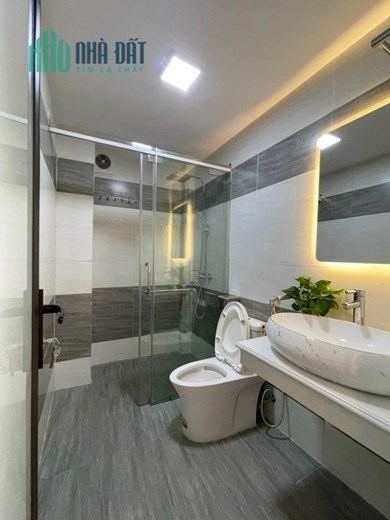 Bán nhà Nguyễn Phong Sắc, 45m2, MT 6,5m, Giá chỉ 11 tỷ 2, Vỉa hè ô tô tránh, Vị trí đắc địa, KDVP
