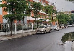 bán nhà mặt ngõ 19 Liễu Giai Vạn Bảo Vạn Phúc Ba Đình dt 69 m2 x 5 tầng còn khá đẹp giá 19.5 tỷ