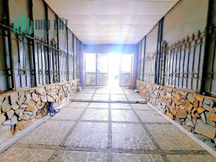 Bán nhà Lạc Long Quân, Tây Hồ. 184m2; giá 45 tỷ. Phương