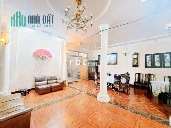 Bán nhà Lạc Long Quân, Tây Hồ. 184m2; giá 45 tỷ. Phương