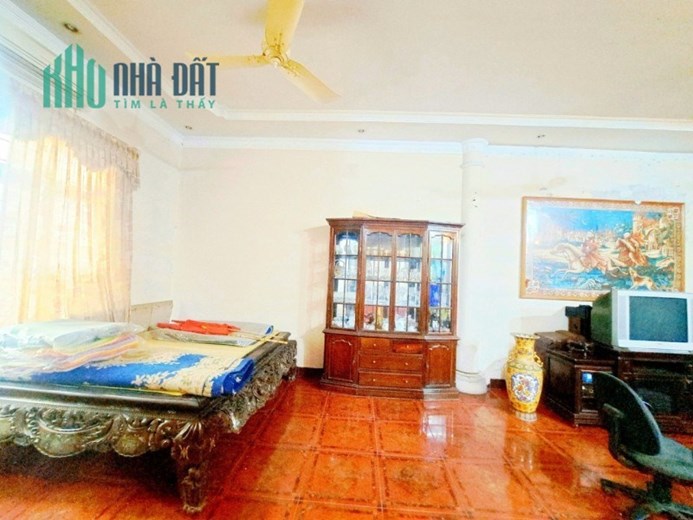 Bán nhà Lạc Long Quân, Tây Hồ. 184m2; giá 45 tỷ. Phương