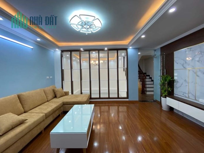 Cần bán nhà mặt đường Ngọc Hồi 90m x 6MT, ô tô tránh, vỉa hè. kinh doanh. 19.6 tỷ.