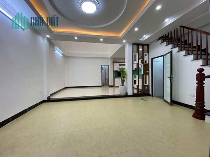 Cần bán nhà mặt đường Ngọc Hồi 90m x 6MT, ô tô tránh, vỉa hè. kinh doanh. 19.6 tỷ.