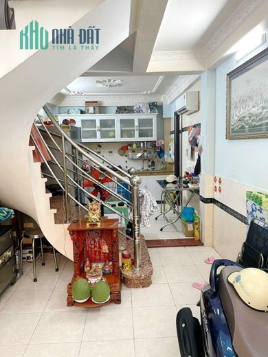 Nhà 4 tầng nở hậu hẻm Trần Bình Trọng P2Q5 Giá 5,3 tỷ TL