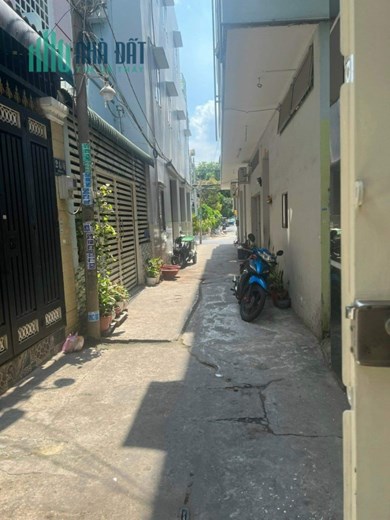 Nhà hẻm 1/ đường số 4, Bình Tân, khu Tên Lửa (Đường số 4 rộng, đầy đủ tiện nghi: Chợ, siêu thị,...)