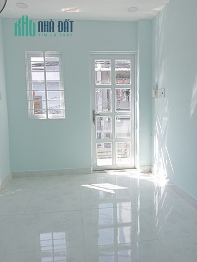 Bán nhà HXH đường Chiến Lược, Bình Tân, 11m2, 2.5x4.2, 2 tầng, chỉ 1.7 tỷ TL chính chủ.