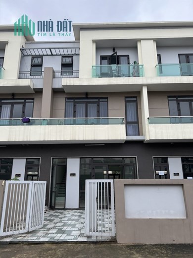 Bán nhà phố 3 tầng 2 mặt tiền đường lớn 26m khu Đại ĐT Centa Vsip Từ Sơn.