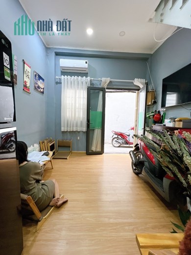 Bán nhà Rẻ Đẹp Q4 Cách  Mặt Tiền Tôn Thất Thuyết 12 m Dt 36 m 2 tấm 
có 2 tỷ GIẢM 100 TRIỆU 
Trệt