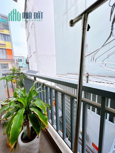 Bán nhà Rẻ Đẹp Q4 Cách  Mặt Tiền Tôn Thất Thuyết 12 m Dt 36 m 2 tấm 
có 2 tỷ GIẢM 100 TRIỆU 
Trệt