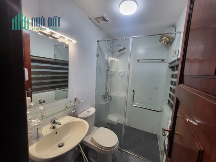 Cho thuê phòng dịch vụ nhà mặt phố hồ 3 mẫu. Địa chỉ 111 phố  ô đồng lầm ( gần bệnh viện đức phúc)