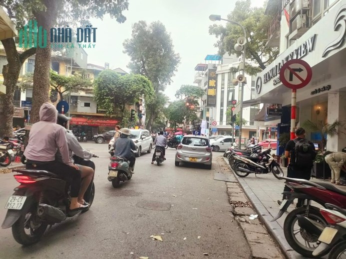CỰC HIẾM - KHÁCH SẠN PHỐ CỔ 9 TẦNG THANG MÁY, VIEW HỒ GƯƠM, DOANH THU KHỦNG