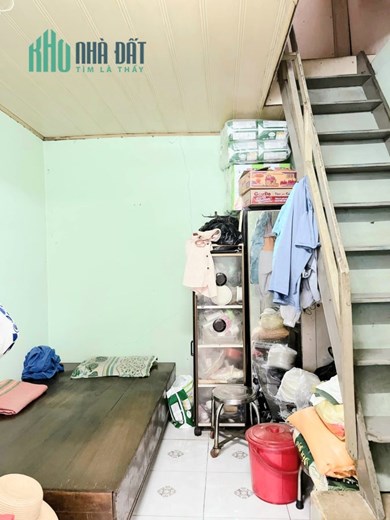 Bán nhà Rẻ Bến Vân Đồn Cách Q 1,5,7,8- 100 m 
Dt 51m Ngang 6 x8.5 - 2 tấm ĐÃ GIẢM 200 TRIỆU