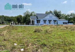 NỢ GIANG HỒ gia đình tôi cần bán gấp mảnh vườn 3200m2 giá chỉ 300TR ngay chợ.