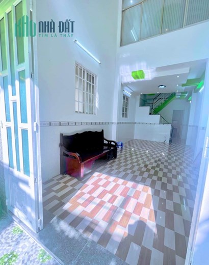 Bán nhà Hẻm xe hơi Nguyễn Khoái Q4
 Dt 61.5 m Ngang 3.4 x 20.17 m- 3 tấm hơn GIẢM 300 TRIỆU
