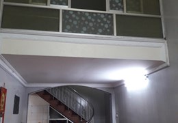 Chính chủ cho thuê nhà riêng 2.5 tầng, mỗi tầng 30m2. Có 2 phòng ngủ, 2 nhà vệ sinh. Nhà ngay sau