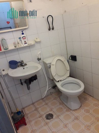 Chính chủ cho thuê nhà riêng 2.5 tầng, mỗi tầng 30m2. Có 2 phòng ngủ, 2 nhà vệ sinh. Nhà ngay sau