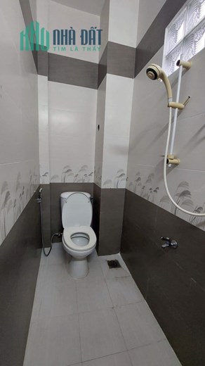 Bán nhà RẺ Hẻm rộng 3,3m Xóm Chiếu Q4 cách mặt tiền 25 m
 Dt 36 m Giảm 700 triệu  4 Phòng Ngũ 2wc