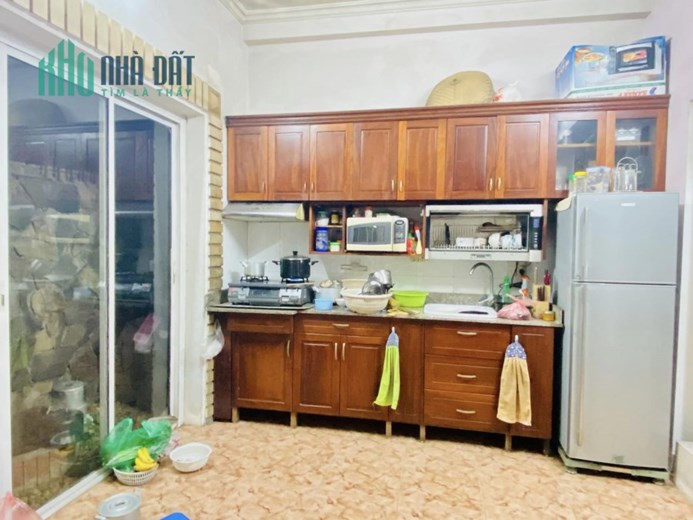 Bán nhà Hoàng Hoa Thám 70m 4 tầng. Mặt tiền: 5.2m. Giá 7.5 tỷ. Nhà rộng, thoáng. Sổ đẹp