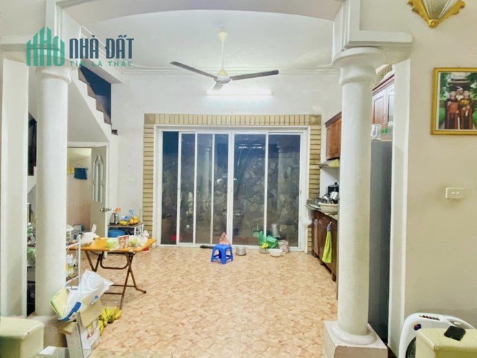 Bán nhà Hoàng Hoa Thám 70m 4 tầng. Mặt tiền: 5.2m. Giá 7.5 tỷ. Nhà rộng, thoáng. Sổ đẹp