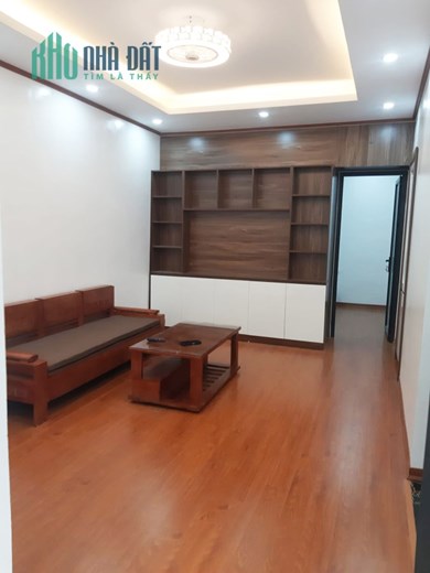 Bán nhà đẹp tập thể MP Nguyên Hồng giá 2,25 tỷ, 60m2, 2 ngủ, giao ngay