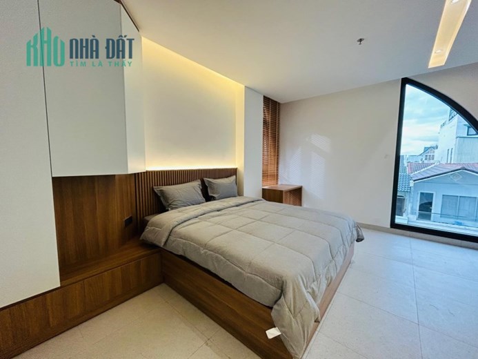 BÁN GẤP Toà CHDV 9 Tầng_ Quận 7, Có Penhouse _ Ngang 8m. Hơn 40 tỷ