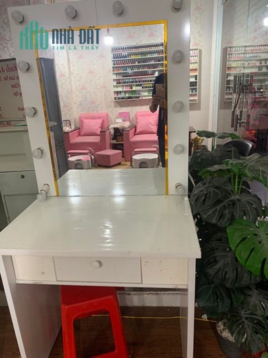 SANG LẠI TOÀN BỘ ĐỒ DÙNG TRONG TIỆM NAIL Ở TP HỒ CHÍ MINH