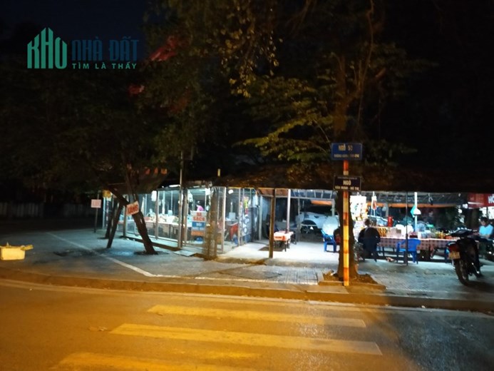 Bán đất Đặng Thai Mai, Tây Hồ. DT 202m2; giá 54 tỷ. Phương