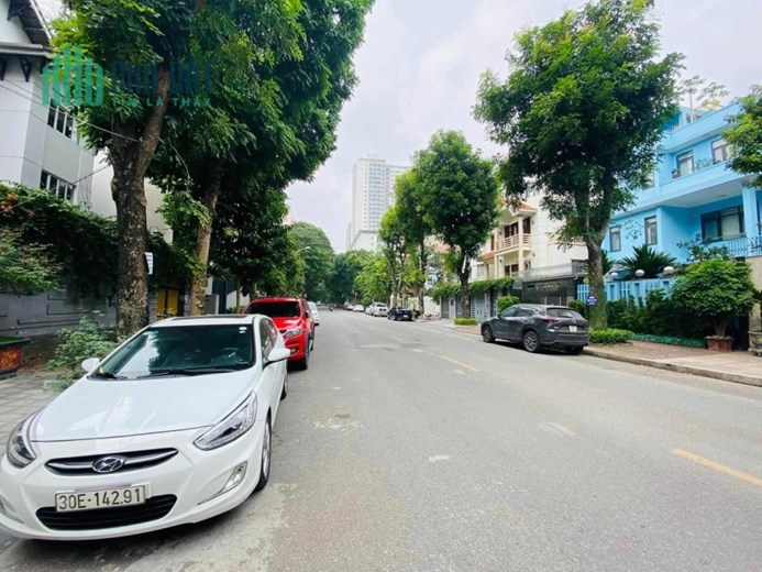 BIỆT THỰ SIÊU ĐẸP KHU VIP BÁN ĐẢO LINH ĐÀM - FULL NỘI THẤT TÂN CỔ ĐIỂN. 275m2*5T, 79 TỶ.
