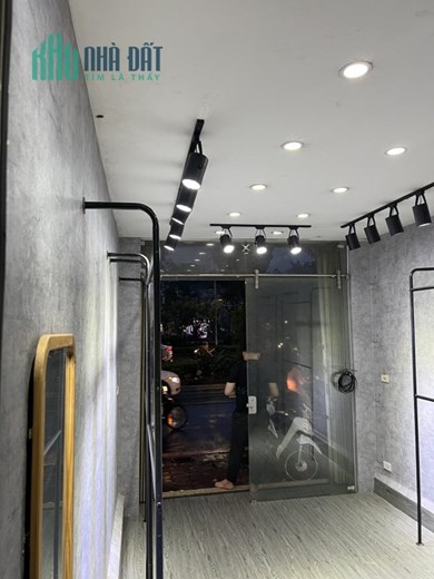 sang nhượng cửa hàng tại 1018 đường Láng vì quá bận học