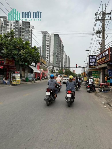 Bình tân- hương lộ 3, hẻm xe hơi, 45m2 chỉ 4.4 tỷ, sát bên Aeon mall tân phú, vị trí cực đẹp.