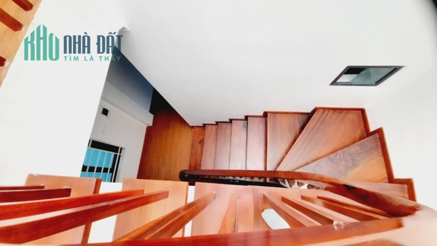 Bán nhà Phạm Văn Đồng, Bắc Từ Liêm. 37m2x5; chỉ 5 tỷ 1. Phương.
