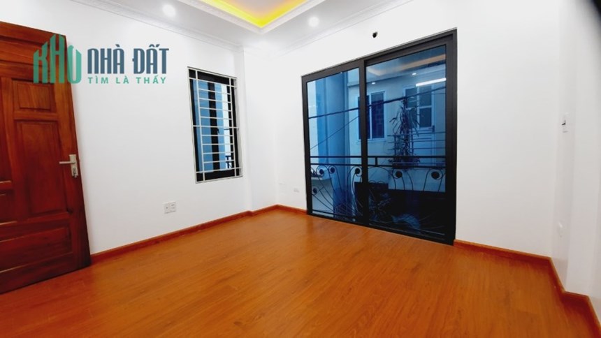 Bán nhà Phạm Văn Đồng, Bắc Từ Liêm. 37m2x5; chỉ 5 tỷ 1. Phương.