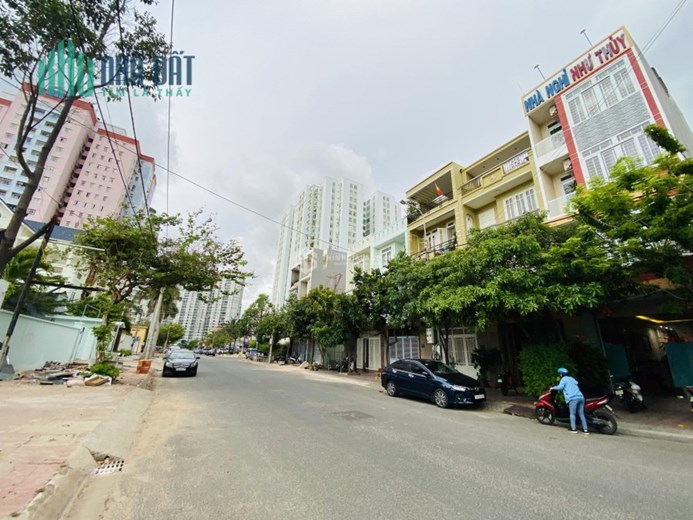 bán đất tặng nhà khu đô thị chí Linh vị trí đẹp đường thoong DT: 108m2 thổ cư 💯 LH 0963646933