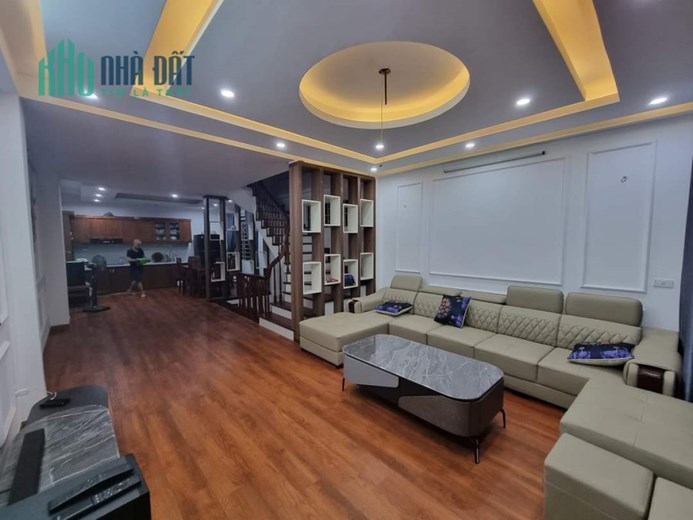 Bán Nhà Phường Ngọc Thụy, Ngõ Thông ÔTô Đổ Cổng, 10m Ôtô Tránh, 45m2, 4 Tầng, Nhỉnh 3,3 Tỷ.