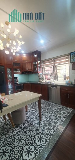 Bán nhà Vũ Xuân Thiều Dt 46m, nhà 5 tầng, Mt 7m, giá hơn 4 tỷ.