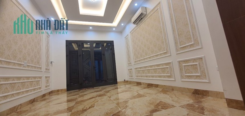 Bán nhà Ngọc Thuỵ, Dt 38m, nhà 4 tầng, mặt tiền 4 m, giá hơn 4 tỷ.