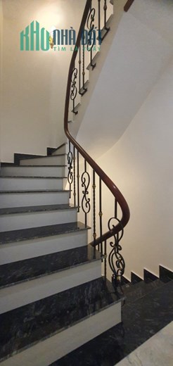 Bán nhà Ngọc Thuỵ, Dt 38m, nhà 4 tầng, mặt tiền 4 m, giá hơn 4 tỷ.