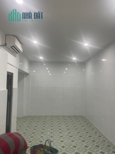 CHO THUÊ CĂN HỘ LẦU 1 TRỐNG TẠI 209 Trần Hưng Đạo, P. Cô Giang, Q1, TPHCM.