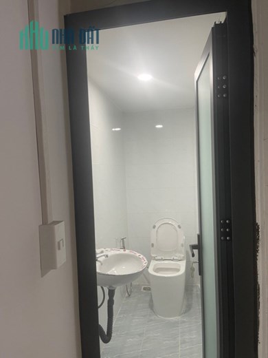CHO THUÊ CĂN HỘ LẦU 1 TRỐNG TẠI 209 Trần Hưng Đạo, P. Cô Giang, Q1, TPHCM.