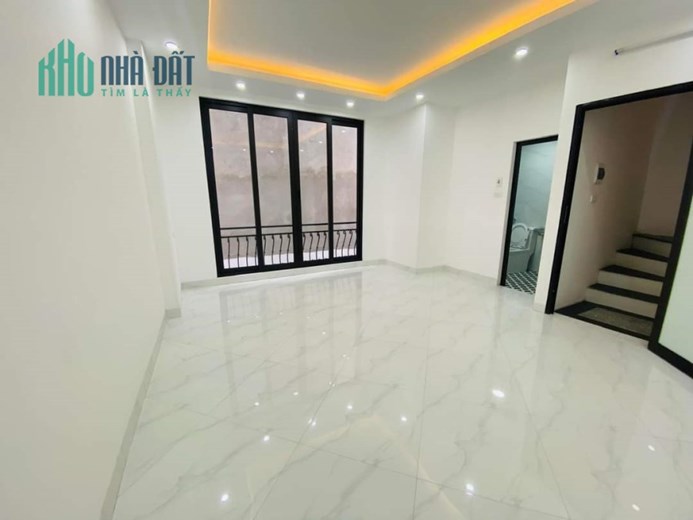 Nhà mới ở ngay sạch sẽ, 5 tầng 3 ngủ, 2,75 tỷ Khuyến Lương, HOàng Mai