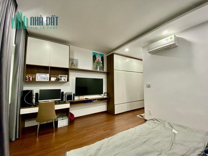 Bán nhà MP Nguyễn Văn Cừ 95m2,  25 tỷ. KD Vỉa hè siêu rộng, 2 mặt ngõ thoáng.