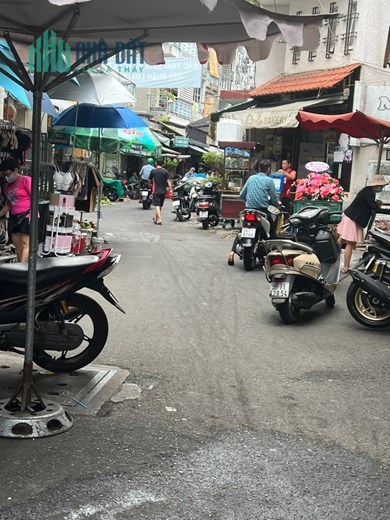 Đầu Chợ Bùi Phát  - Xe 7 Chỗ Đậu Sát Cửa - KD Mua Bán Đắc Địa .